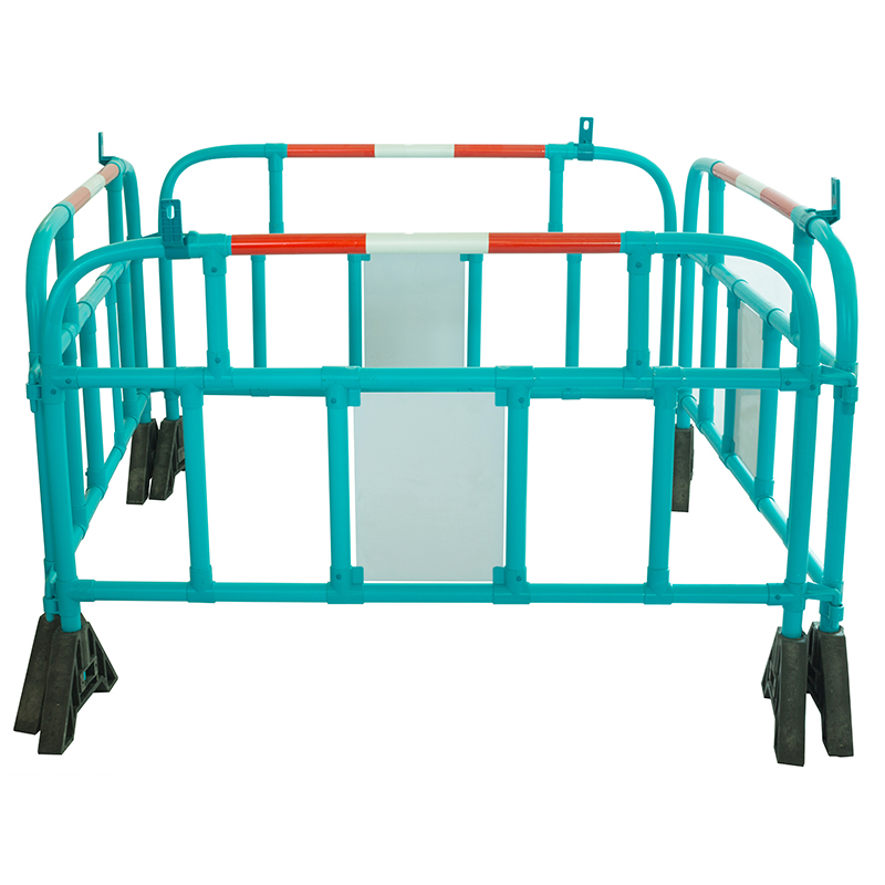 360 Degree Swiveled Feet Interlock One by One Reflective Sheeting 1500*1000 mm Road Plastic Barriers for safety